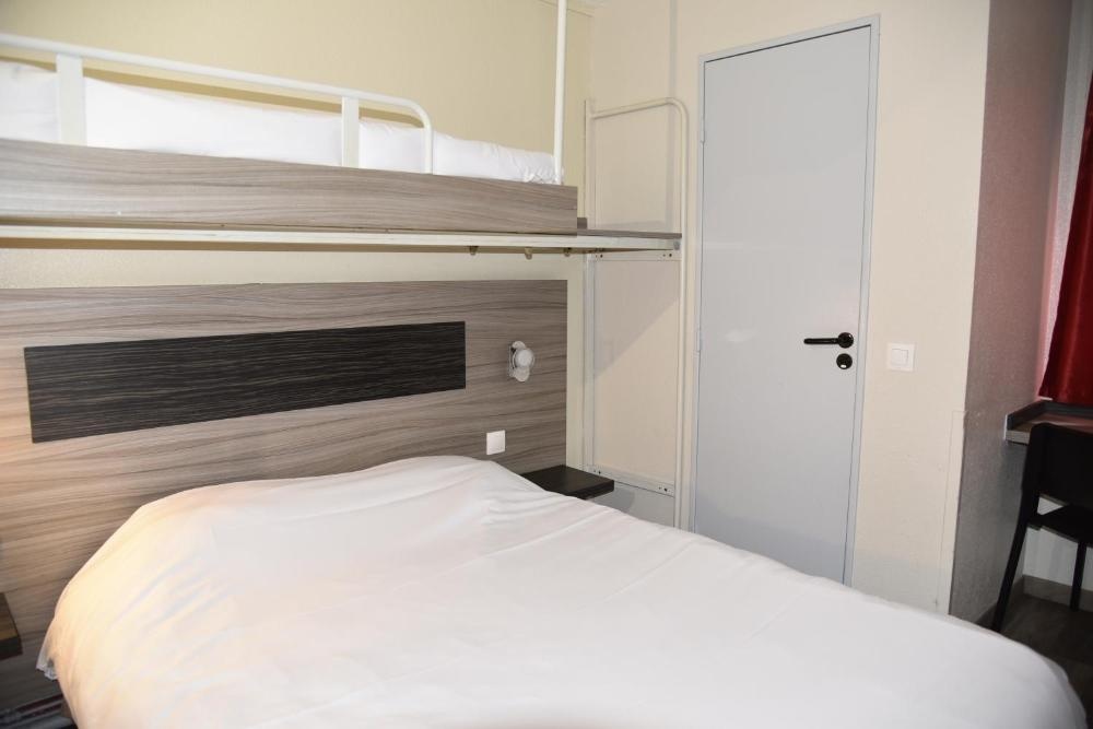 Room image 4